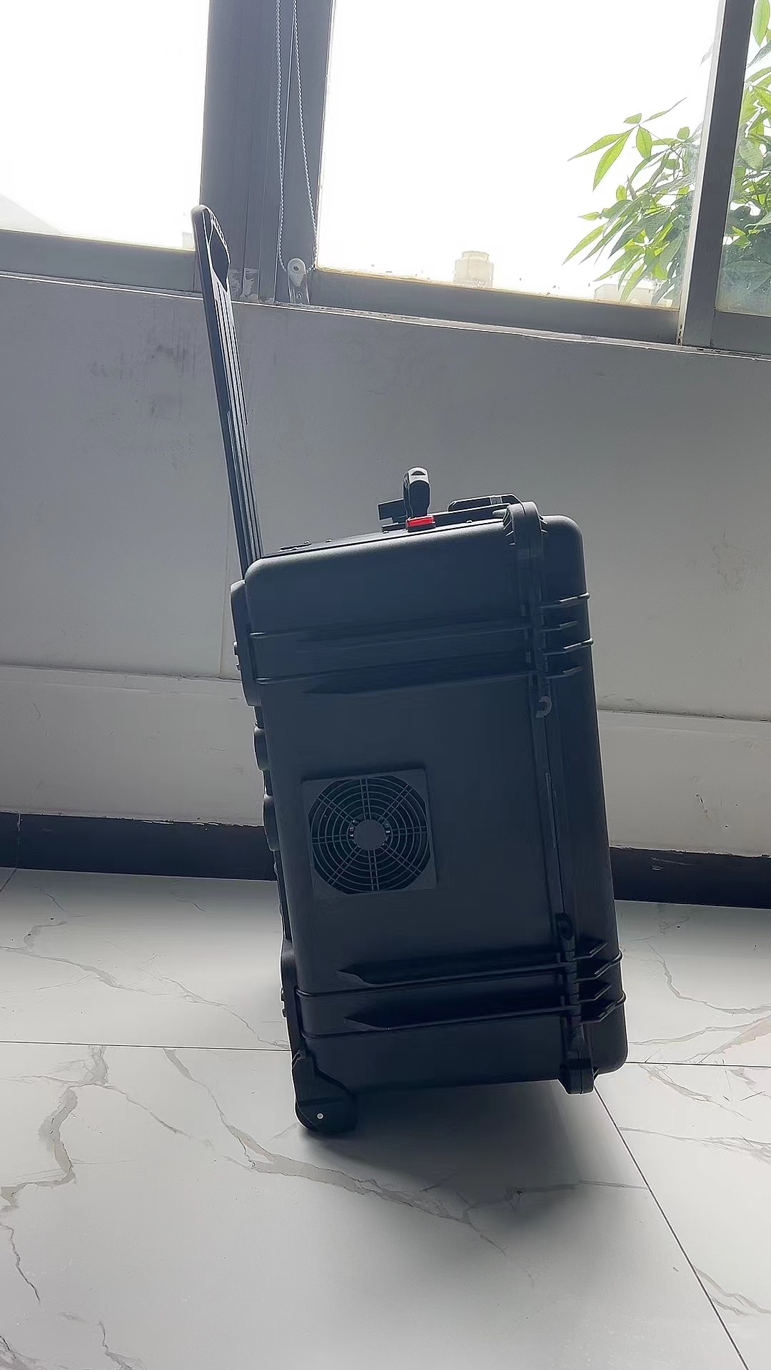 三穗手拉箱型移动通信干扰器